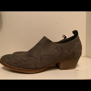 Maurices size 10M low rise cowgirl style shoes